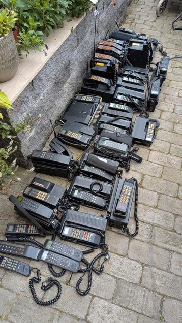 Grote verzameling atf-1 atf-2 atf-3 telefoons beschikbaar voor biedingen