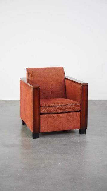 Art Deco design fauteuil met rode stoffen bekleding beschikbaar voor biedingen