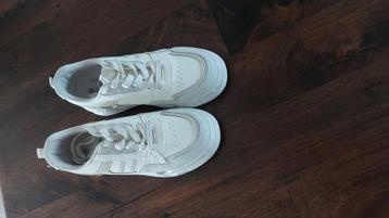 Roomwitte sneakers maat 40.   Cotton Club beschikbaar voor biedingen