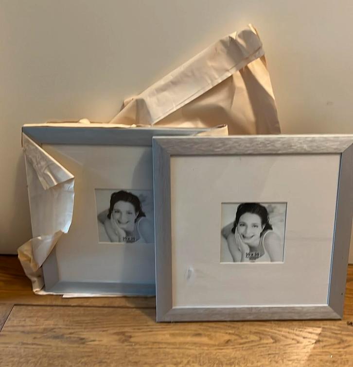2 nieuwe Zilverkleurige fotolijsten 30x30, Audio, Tv en Foto, Fotografie | Fotolijsten, Zo goed als nieuw, Ophalen