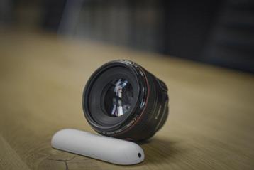 Canon EF 50mm f1.2 USM + zonnekap beschikbaar voor biedingen