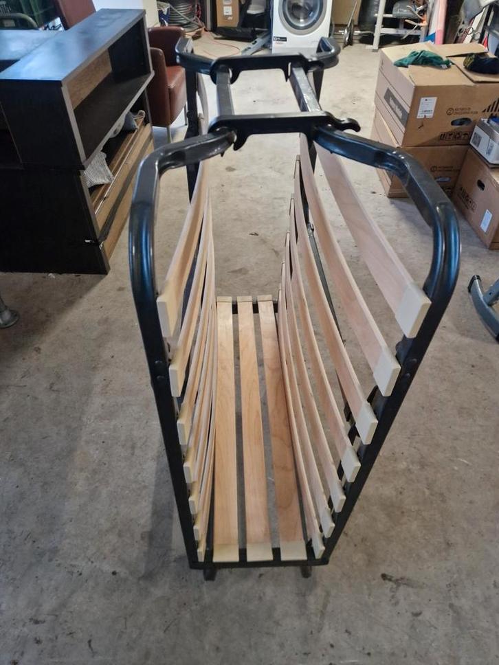 Handig uitklapbed - ruimtebesparend!, Huis en Inrichting, Slaapkamer | Bedden, Gebruikt, Eenpersoons, 90 cm, 200 cm, Metaal, Zwart