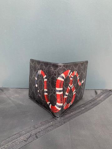 Gucci GG Supreme Card Holder beschikbaar voor biedingen