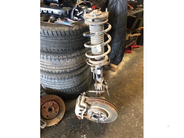 Schokdemperpoot links-voor van een Kia Sorento, Auto-onderdelen, Ophanging en Onderstel, Kia, Gebruikt, 3 maanden garantie