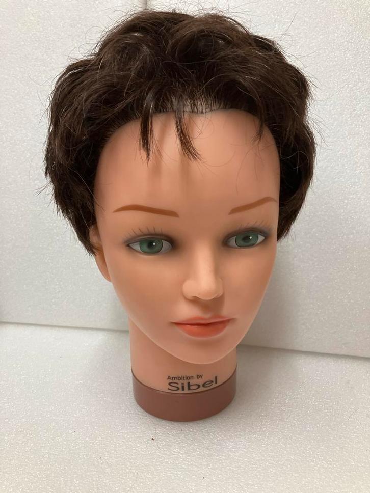 Oefenhoofd met kort bruin haar - Sibel, Sieraden, Tassen en Uiterlijk, Uiterlijk | Haarverzorging, Zo goed als nieuw, Overige typen