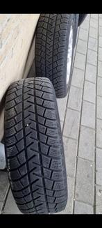 VW Tiguan Winterbanden 215/65R16, Auto-onderdelen, Banden en Velgen, Ophalen, 16 inch, Banden en Velgen, Winterbanden