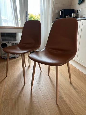 2 Bruine leren eetkamerstoelen beschikbaar voor biedingen