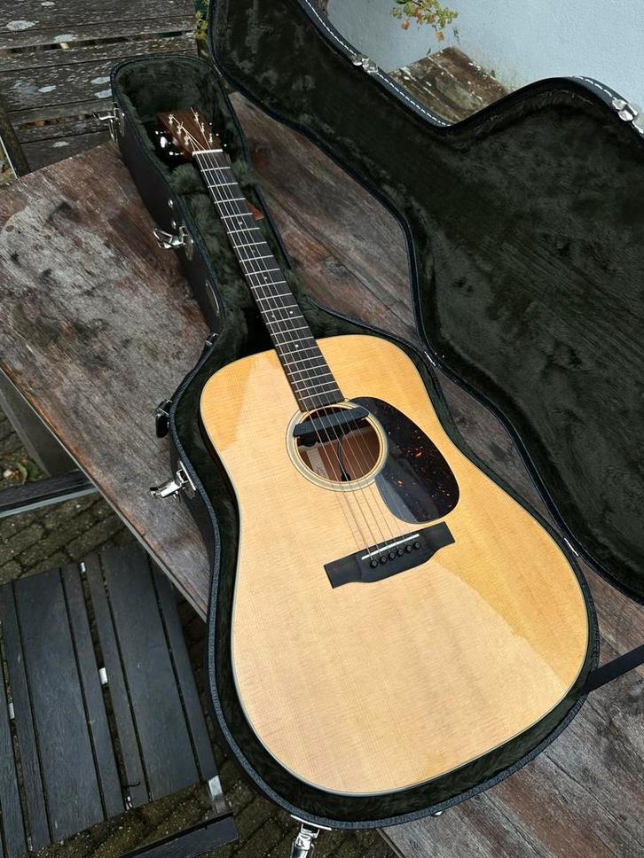 3 months old martin d18, Muziek en Instrumenten, Snaarinstrumenten | Gitaren | Akoestisch, Zo goed als nieuw, Western- of Steelstringgitaar