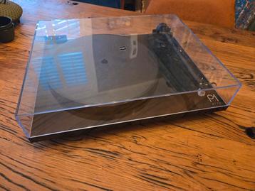 Rega Planar 1 Plus platenspeler Satijn Zwart beschikbaar voor biedingen