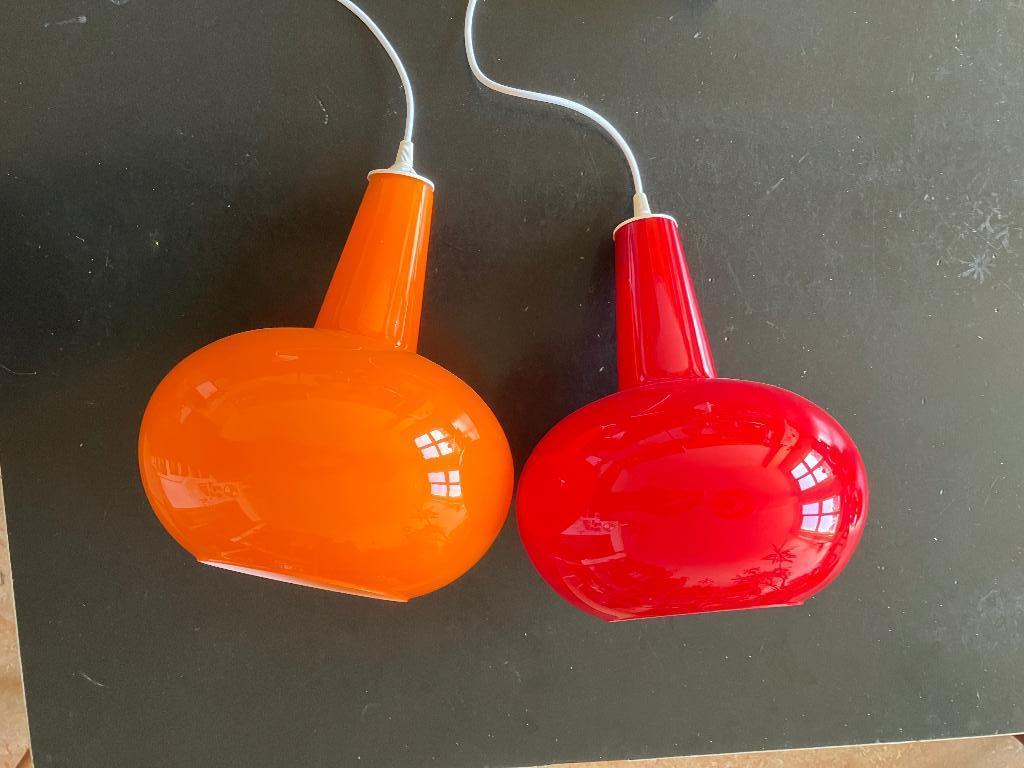 Set: 2 opaline hanglampen van Vignelli of Peill Putzler 33cm, Huis en Inrichting, Ophalen, Zo goed als nieuw, Glas, Italië, Viglini, design, Duits, Peill en Putzler, rood, organje