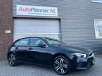 Mercedes-Benz A-klasse 250 e! Camera! Leder! Navi! Pano!, Auto's, Gebruikt, 4 cilinders, 15 kWh, Zwart