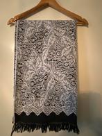Mooie warme wollen sjaal met print, Kleding | Dames, Ophalen of Verzenden, Zo goed als nieuw