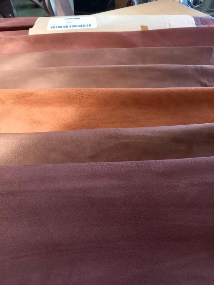 Aanbieding, Tal van bruine tinten AA pigskin suède, Hobby en Vrije tijd, Naaien en Fournituren, Nieuw, Overige typen, Ophalen of Verzenden