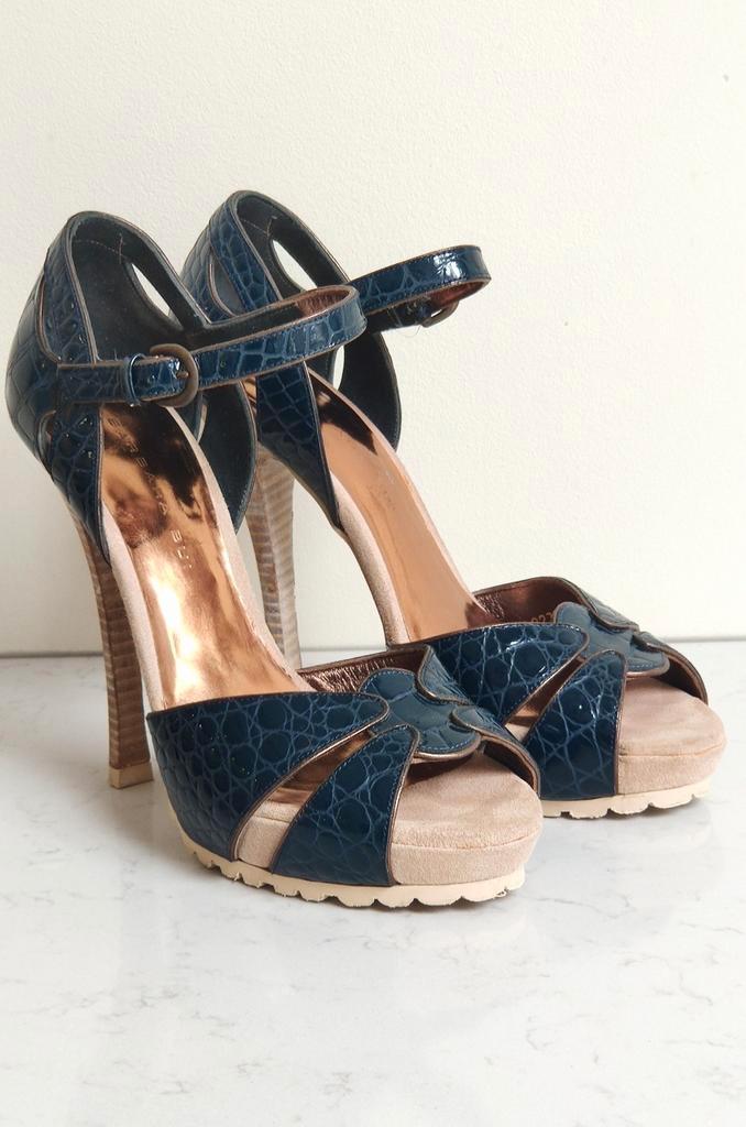 Mooie hakken van Barbara Bui, maat 38, Kleding | Dames, Schoenen, Zo goed als nieuw, Blauw, Ophalen of Verzenden