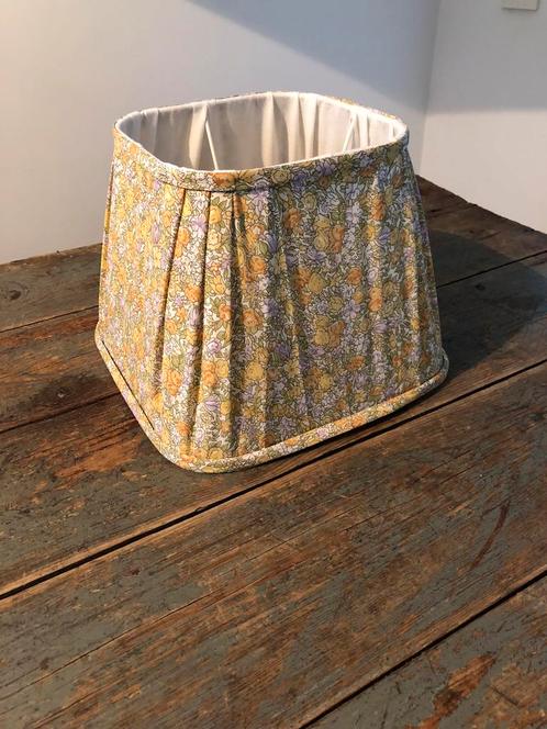 NIEUW LAMPENKAP ZIJDE LIBERTY HANDGENAAID UNIEK STUK, Huis en Inrichting, Lampen | Lampenkappen, Nieuw, Minder dan 25 cm, Rond