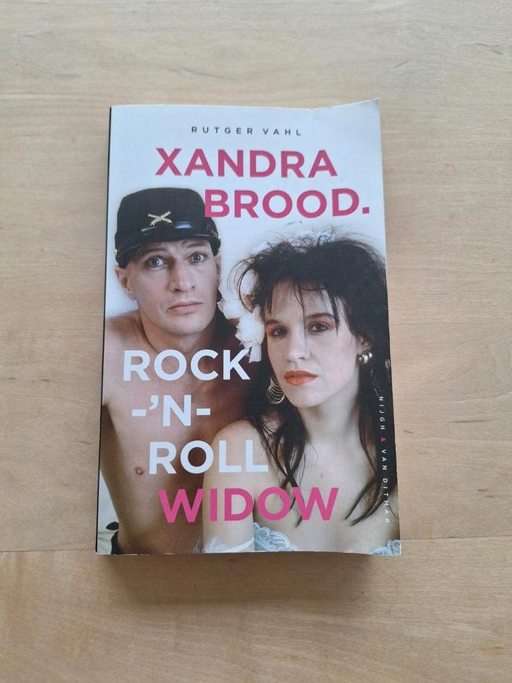 Rutger Vahl - Xandra Brood. Rock-'n-roll widow, Boeken, Overige Boeken, Zo goed als nieuw, Ophalen of Verzenden