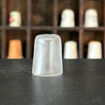 Vingerhoedje mat glas (170) beschikbaar voor biedingen
