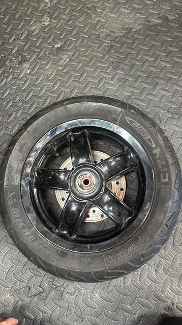 Velg met bant beschikbaar voor biedingen