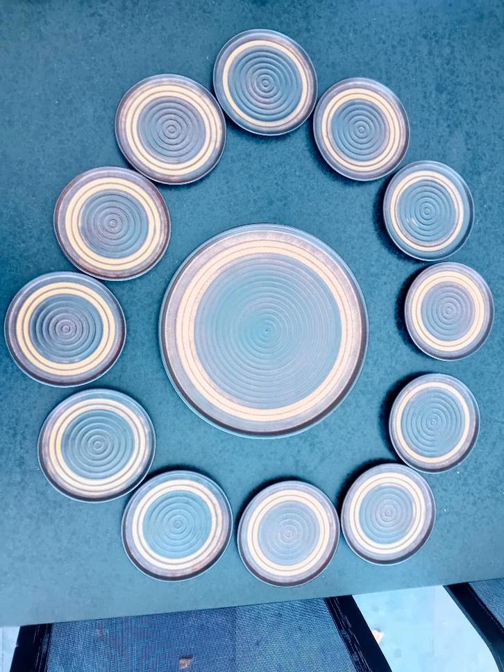 Gebakstel vintage jaren 80 / schaal met 12 bordjes / retro, Huis en Inrichting, Keuken | Servies, Gebruikt, Bord(en), Overige stijlen