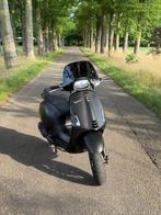 Vespa Sprint e4 full option, Fietsen en Brommers, Ophalen, Overige modellen, Maximaal 45 km/u, Zo goed als nieuw
