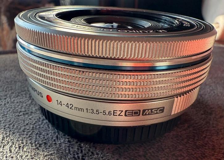 OLYMPUS M.ZUIKO DIGITAL 14-42MM F/3.5-5.6 PANCAKE EZ Zilver, Verzamelen, Fotografica en Filmapparatuur, Lens of Lenzen, 1980 tot heden