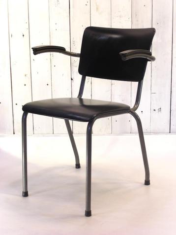 Vintage Ahrend stoelen oud design beschikbaar voor biedingen