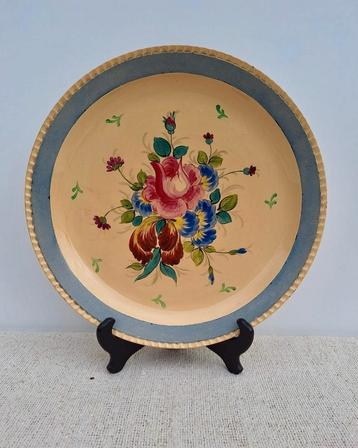 Vintage goot wandbord bloemmotief blauwe rand beschikbaar voor biedingen