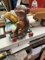 Oud Antiek Speelgoed Aap op Skateboard, Ophalen of Verzenden