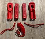 2 zeer nette rode motion inside controllers met nunchuk, Ophalen of Verzenden, Zo goed als nieuw, Draadloos, Wii-mote of Nunchuck