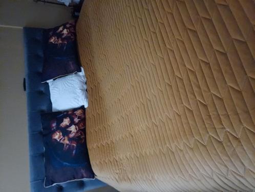 SET, velour sprei / 2 sierkussens / wandkleed incl.roede!!!, Huis en Inrichting, Slaapkamer | Boxsprings, Zo goed als nieuw, 180 cm