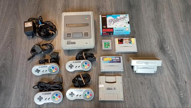 SNES Super Nintendo console met veel extra’s, Spelcomputers en Games, Spelcomputers | Nintendo Super NES, Gebruikt, Met 3 controllers of meer