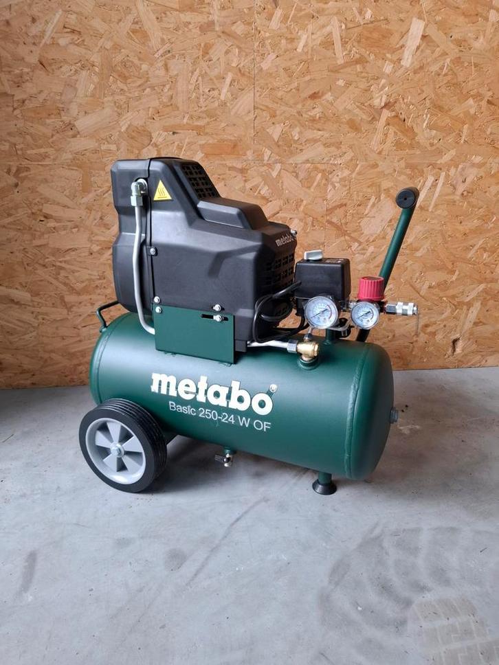 Metabo Basic 250-24 W OF Compressor- Nieuw-, Doe-het-zelf en Verbouw, Compressors, Gebruikt, 6 tot 10 bar, Minder dan 25 liter