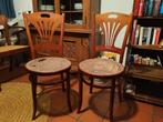 Twee vintage houten stoelen met rieten zitting, Ophalen