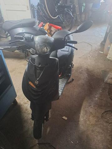 Piaggio Zip 4 Takt 2V Bromscooter beschikbaar voor biedingen