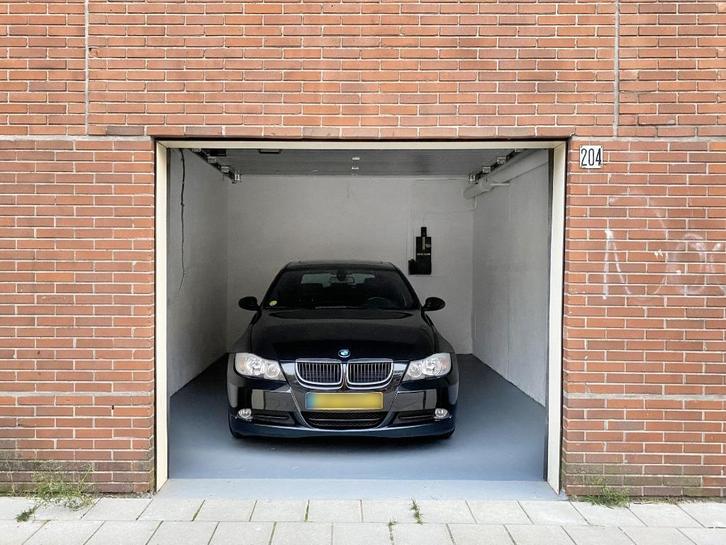 TE HUUR ZEER GUNSTIG GELEGEN GARAGEBOX (18 M2)!, Auto diversen, Autostallingen en Garages