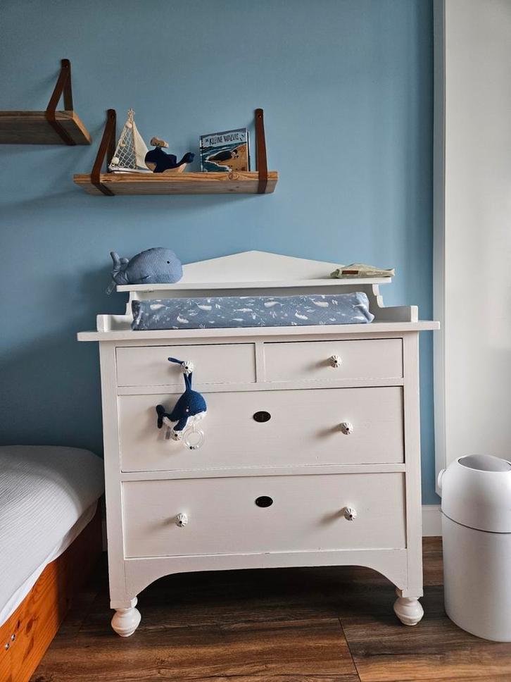 Antieke Commode - Massief Hout, Wit Gelakt, Kinderen en Baby's, Kinderkamer | Commodes en Kasten, Gebruikt, Commode, 90 tot 105 cm