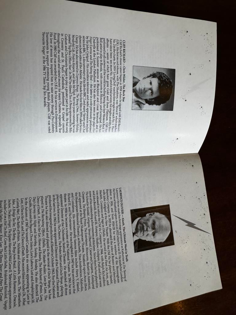 Musical boekje Time met Cliff Richard, Boeken, Ophalen of Verzenden, Gelezen, Ballet of Musical