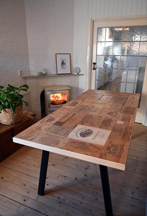 Unieke tafel te koop van authentieke wijnkisten, Huis en Inrichting, Tafels | Eettafels, Zo goed als nieuw, 50 tot 100 cm, 200 cm of meer