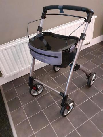 Rollator wheelzahead voor binnen met Dienblad en mandje  beschikbaar voor biedingen