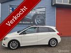 Mercedes B180 Ambition. Panodak, Camera, Navi, Cruise, Haak, Euro 5, 1325 kg, Zwart, 4 cilinders