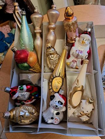 Diverse vintage kerstfiguren kerstballen en versiering beschikbaar voor biedingen