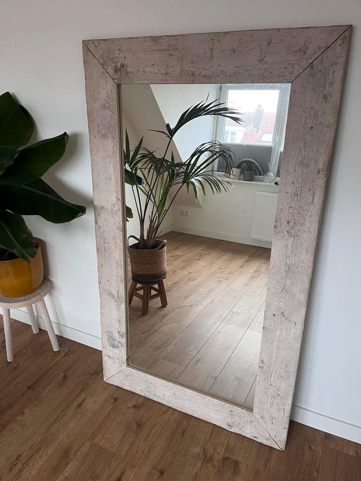 Spiegel met steigerhouten lijst, Huis en Inrichting, Woonaccessoires | Spiegels, Zo goed als nieuw, 75 tot 100 cm, 150 tot 200 cm