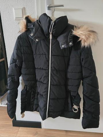Nieuw Zwarte Guess winterjas met bontkraag maat 38/M beschikbaar voor biedingen