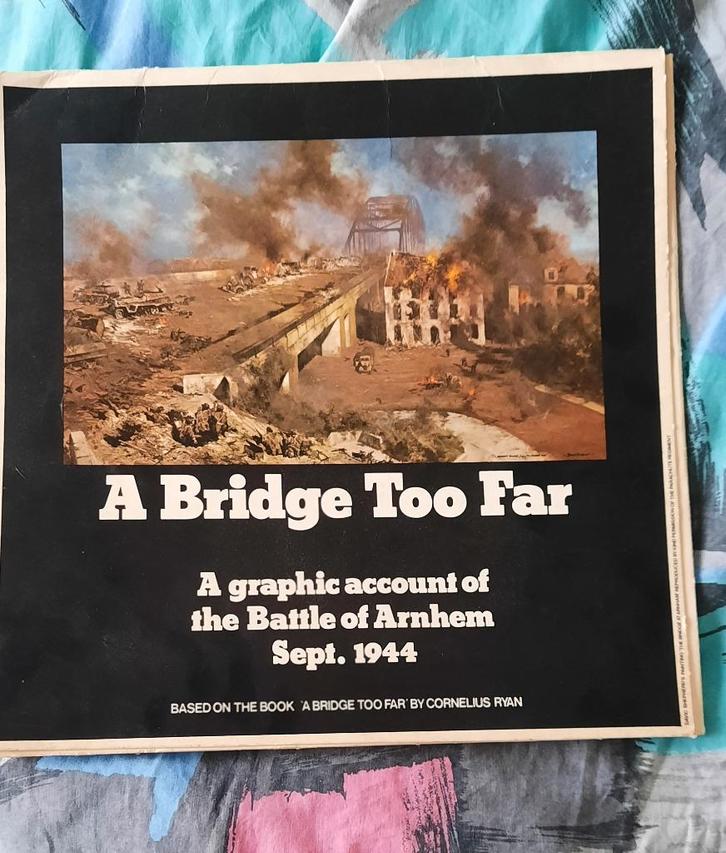 A Bridge Too Far: A graphic account of the Battle of Arnhem, Boeken, Oorlog en Militair, Zo goed als nieuw, Luchtmacht, Tweede Wereldoorlog