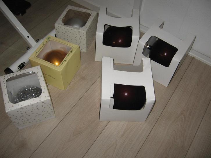 6 grote nw kerstballen 13 - 14 -19 cm diameter samen €15.00, Diversen, Kerst, Nieuw, Ophalen