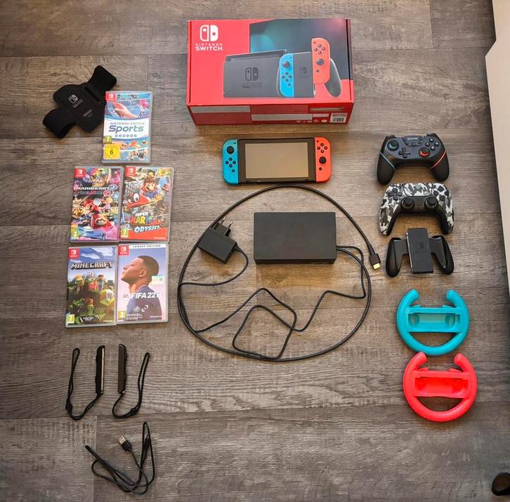 Nintendo Switch met toebehoren, Spelcomputers en Games, Spelcomputers | Nintendo Switch, Zo goed als nieuw, Switch Original, Met 2 controllers