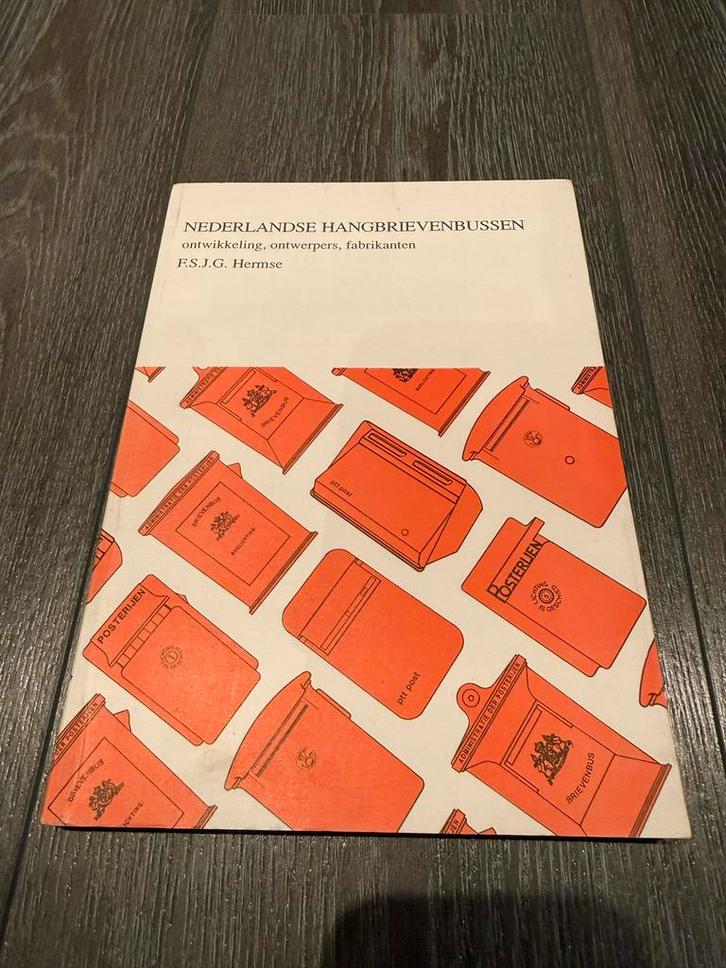 Boek Nederlandse Hangbrievenbussen - F.S.J.G Hermse, Boeken, Techniek, Gelezen, Overige onderwerpen, Ophalen of Verzenden