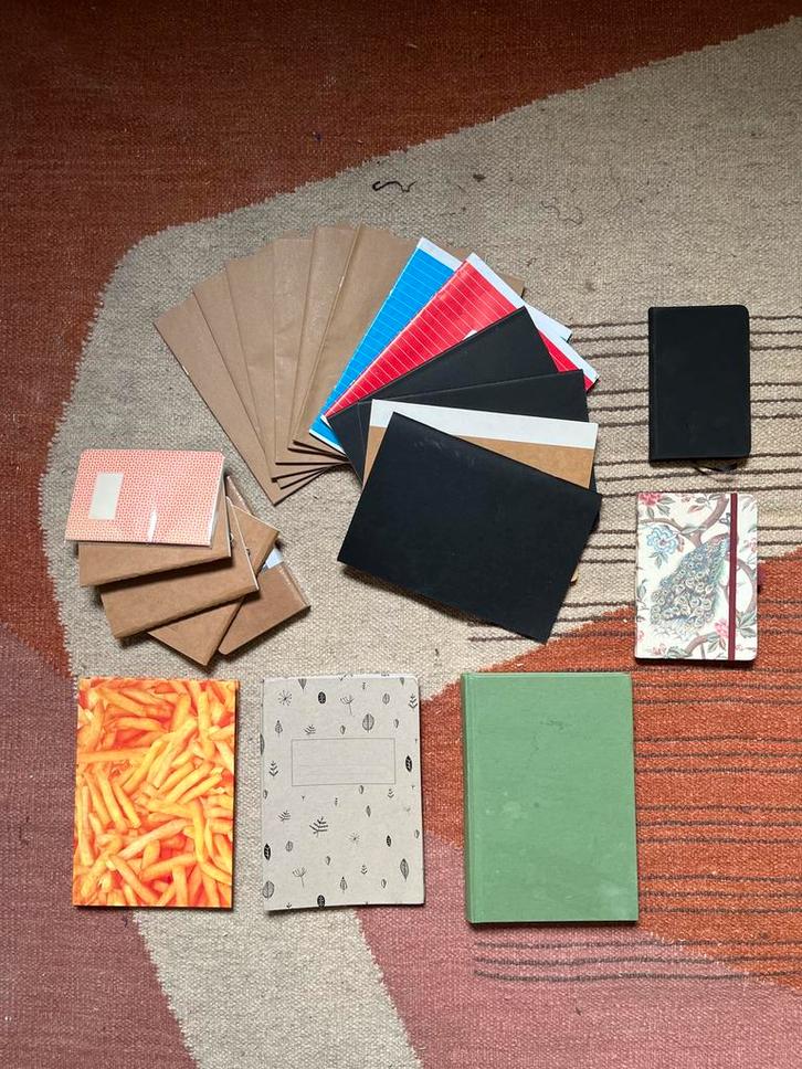 24 schriftjes en notitieboekjes, Hobby en Vrije tijd, Scrapbooking, Zo goed als nieuw, Overige merken, Ophalen of Verzenden