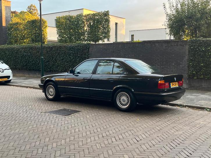 BMW 5-Serie 525i AUT 1992 Zwart E34, Auto's, BMW, Particulier, 5-Serie, ABS, Airbags, Airconditioning, Alarm, Boordcomputer, Centrale vergrendeling