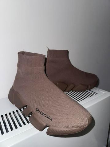 Balenciaga 2.0 bruin beschikbaar voor biedingen